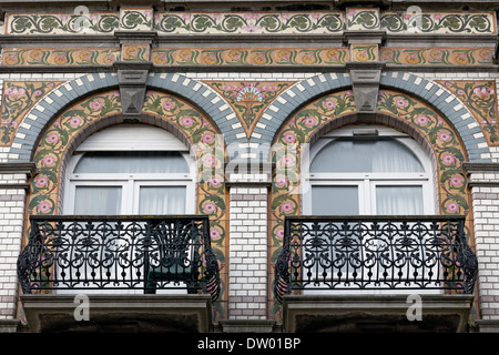 Art-Deco-Fassade, Fliesen mit floralen Schriftrollen, Villa Olga, Blankenberge, West-Flandern, Belgien Stockfoto