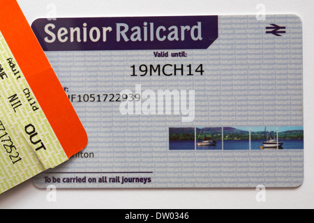 Senior-BahnCard Karte mit Zugticket setzen auf weißem Hintergrund Stockfoto