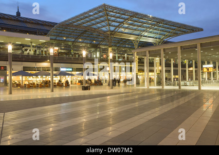Breslauer Platz Platz, Eingang zum Kölner Hauptbahnhof, Köln, Nordrhein-Westfalen, Deutschland Stockfoto