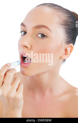 Modell Anwendung Lippenbalsam Stockfoto