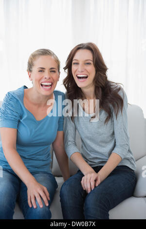 Frauen, die platzen vor Lachen Stockfoto