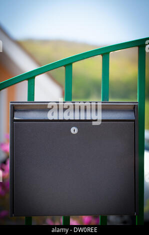 Cloes bis eines Postfachs auf der Straße Stockfoto