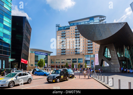 Die Lowry Theater und Lowry Outlet Mall, Salford Quays, Manchester, UK Stockfoto