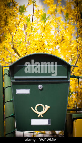 Cloes bis eines Postfachs auf der Straße Stockfoto