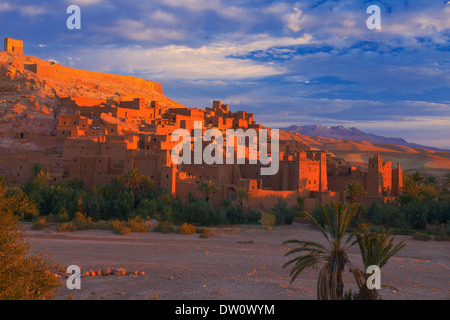 Ait Benhaddou Kasbah in der Morgendämmerung, Marokko, hoher Atlas-Gebirge, Ksar Ait Benhaddou, Ouarzazate Provinz Souss-Massa-Draâ Region, Stockfoto