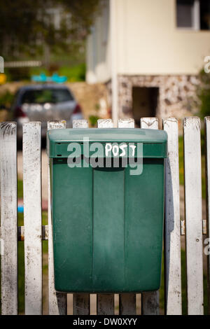 Cloes bis eines Postfachs auf der Straße Stockfoto