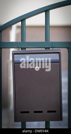 Cloes bis eines Postfachs auf der Straße Stockfoto