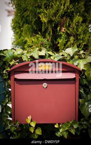 Cloes bis eines Postfachs auf der Straße Stockfoto