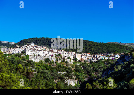 Europa, Frankreich, Alpes-Maritimes. Tourettes-Sur-Loup. Das hochgelegene Dorf. Stockfoto