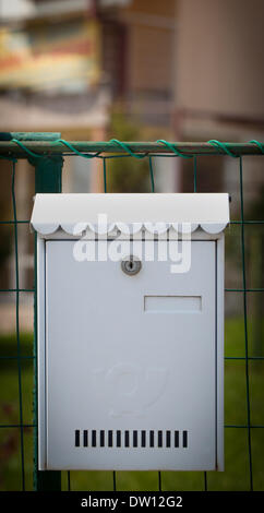 Cloes bis eines Postfachs auf der Straße Stockfoto