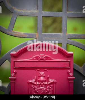 Cloes bis eines Postfachs auf der Straße Stockfoto