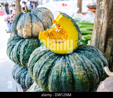 Kürbisse auf dem Markt Stockfoto