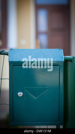Cloes bis eines Postfachs auf der Straße Stockfoto