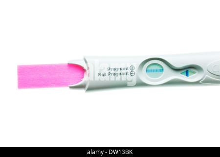 Home Schwangerschaft Test-Kit zeigt ein negatives Ergebnis auf weißem Hintergrund Stockfoto