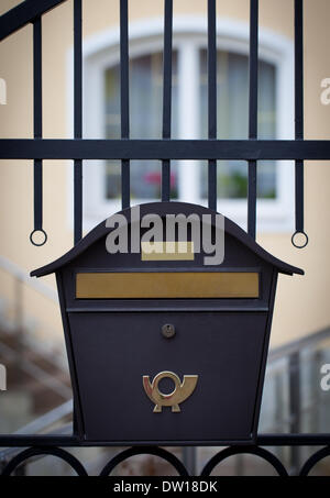 Cloes bis eines Postfachs auf der Straße Stockfoto
