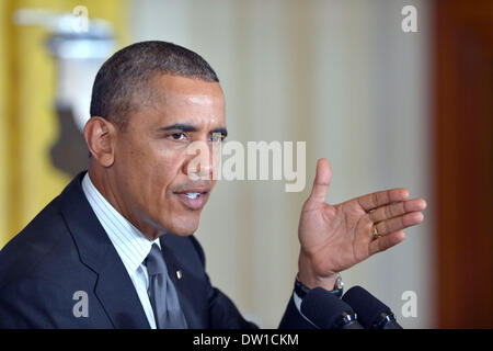 Washington DC, USA. 25. Februar 2014. US-Präsident Barack Obama spricht auf die Herstellung von Innovation Institute im Weißen Haus in Washington 25. Februar 2014. Obama am Dienstag angekündigt, die Einführung von zwei neuen öffentlich-privaten Instituten für die Herstellung von Innovation in seiner neuesten Administrationsaufwand zur Steigerung der modernen Fertigung und qualitativ hochwertige Arbeitsplätze zu fördern. Bildnachweis: Yin Bogu/Xinhua/Alamy Live-Nachrichten Stockfoto