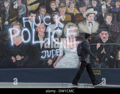 Los Angeles, Kalifornien, USA. 25. Februar 2014. Eine unerwartete Nachricht ist auf das Wandbild "Du bist der Star" am Wilcox Avenue / Hollywood Boulevard in Los Angeles, Dienstag, Feburar gemalt. 25, 2014. Ringo Chiu/ZUMAPRESS.com/Alamy © Live-Nachrichten Stockfoto