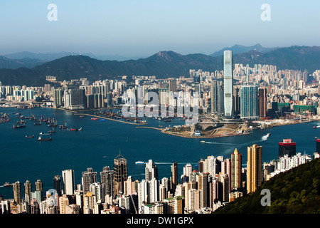 Victoria Harbour und Sheung Wan District in Hongkong. Stockfoto