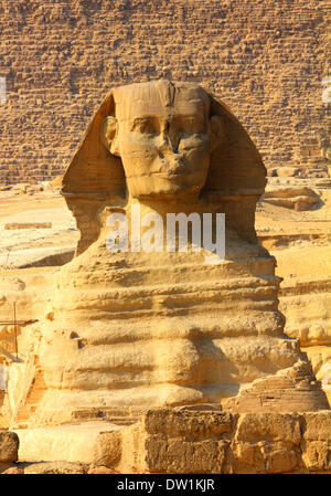 Ägypten-Sphinx und Pyramide in Gizeh Stockfoto