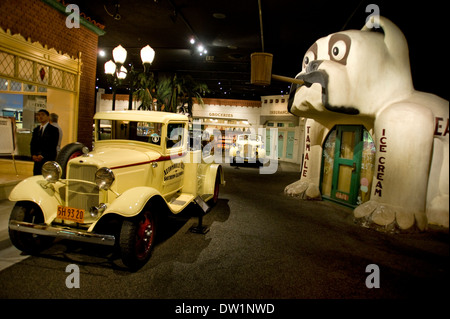 Bei the Petersen Automotive Museum in Los Angeles Stockfoto