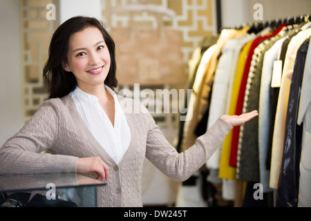 Kleidung-Shop-Besitzer Stockfoto