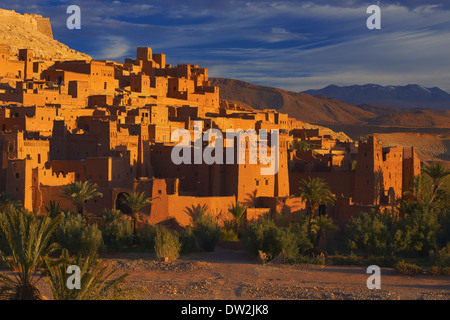 Ait Benhaddou Kasbah in der Morgendämmerung, Marokko, hoher Atlas-Gebirge, Ksar Ait Benhaddou, Ouarzazate Provinz Souss-Massa-Draâ Region, Stockfoto