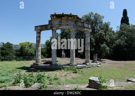 Der Tempel für Venus Knidos mit Replik Aphrodite-Tempel Statue in Villa Adriana Tivoli Italien wurde auf Griechisch modelliert. Stockfoto