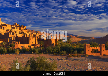 Ait Benhaddou Kasbah in der Morgendämmerung, Marokko, hoher Atlas-Gebirge, Ksar Ait Benhaddou, Ouarzazate Provinz Souss-Massa-Draâ Region, Stockfoto