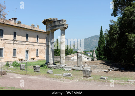 Der Tempel für Venus Knidos mit Replik Aphrodite-Tempel Statue in Villa Adriana Tivoli Italien wurde auf Griechisch modelliert. Stockfoto