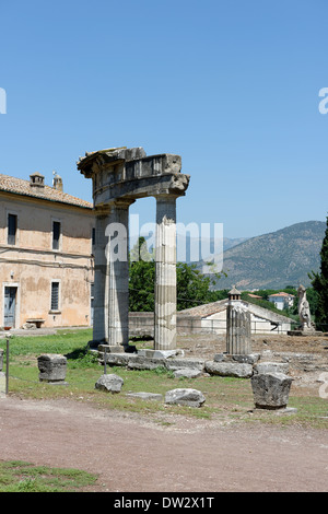 Der Tempel für Venus Knidos mit Replik Aphrodite-Tempel Statue in Villa Adriana Tivoli Italien wurde auf Griechisch modelliert. Stockfoto