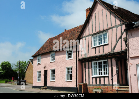 Alte Häuser gemalt Lavenham rosa, Lavenham, Suffolk. Stockfoto