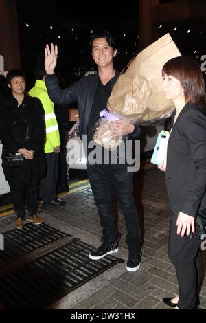 Hong Kong, China. 25. Februar 2014. Japanischer Musiker, Singer-Songwriter, Multi-Instrumentalist und Schauspieler Masaharu Fukuyama kommt bei Airpot in Hong Kong, China im Dienstag, 25. Februar 2014. © TopPhoto/Alamy Live-Nachrichten Stockfoto