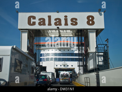 Blick vom Internat Ausfahrt P & O Fähre Spirit of Britain, Hafen von Calais, Frankreich Stockfoto