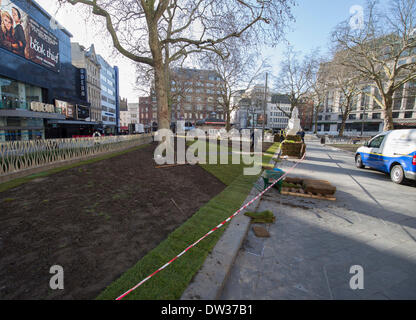 London, UK. 26. Februar 2014. Die Rasenflächen des Platzes sind mit Rasen auf einem sonnigen blauen Himmel Frühlingsmorgen in London verlegt. Bildnachweis: Malcolm Park Leitartikel/Alamy Live-Nachrichten Stockfoto