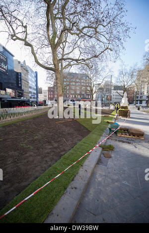 London, UK. 26. Februar 2014. Die Rasenflächen des Platzes sind mit Rasen auf einem sonnigen blauen Himmel Frühlingsmorgen in London verlegt. Bildnachweis: Malcolm Park Leitartikel/Alamy Live-Nachrichten Stockfoto