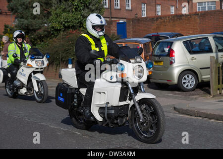 Hampton, Middlesex, UK. 26. Februar 2014. Ein Konvoi von klassischen polizeilichen Kraftfahrzeuge von Hampton Garage New Scotland Yard, London. Bildnachweis: Colin Hutchings/Alamy Live-Nachrichten Stockfoto