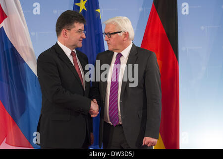 Berlin, Deutschland. 26. Februar 2014. Berlin, Deutschland. 26. Februar 2014. Der deutsche Außenminister Frank-Walter Steinmeier trifft seine Region Gegenstück Miroslav Laj¡k in das Auswärtige Amt in Berlin für die Deutsch-Slowakischen Beziehungen die auftretenden Probleme in der Europäischen Union. Bildnachweis: Goncalo Silva/NurPhoto/ZUMAPRESS.com/Alamy Live-Nachrichten Stockfoto