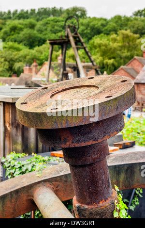 Rost bleibt Eisen vergangener Industriemaschinen ein Teil des Museums Eisenbrücke in Blists Hill viktorianischen Stadt Telford England Stockfoto