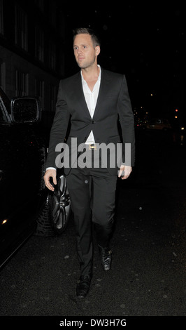 Männlichen Freund von Tamara Ecclestone und einem männlichen Begleiter (abgebildet) verlassen "C"-Restaurant. London, England - 03.10.12 Featuring: männlichen Freund von Tamara Ecclestone Where: London, Vereinigtes Königreich bei: 3. Oktober 2012 Stockfoto