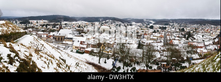 Die Stadt Bitche im regionalen Naturpark Vosges, Nordfrankreich. Dezember. Stockfoto