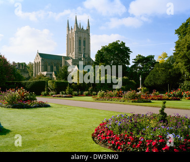 St Edmundsbury Kathedrale aus dem Klostergarten, Bury St Edmunds, Suffolk Stockfoto