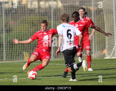La Manga, Spanien. 26. Februar 2014. 26. Februar 2014. La Manga Cup - Sogndal V Brann im la Manga Club, Spanien. Norwegen-Vorsaison-Freundschaftsspiele.   Jonas Gronner (Brann) löscht Foto von Tony Henshaw / La Manga Fotos/Alamy Live News Stockfoto
