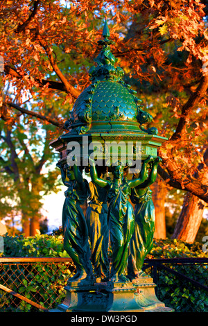 Wasser-Brunnen Montmartre, Paris, Frankreich, Westeuropa. Stockfoto