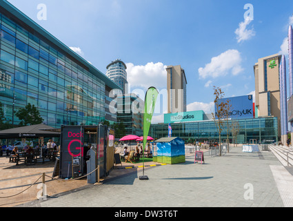 Temporäre outdoor-Bar und Café in den BBC-Studios in Media City UK, Salford Quays, Manchester, UK Stockfoto