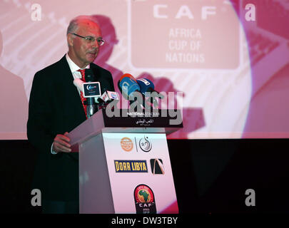 Tripoli, Libyen. 26. Februar 2014. Deutsche Fußball-Legende Franz Beckenbauer hält eine Rede im Rahmen einer Feierstunde für die Verlegung der Grundstein der libyschen National Stadium, die 2017 Africa Cup of Nations in Tripolis, Libyen, am 26. Februar 2014 zu veranstalten. Bildnachweis: Hamza Türkei/Xinhua/Alamy Live-Nachrichten Stockfoto