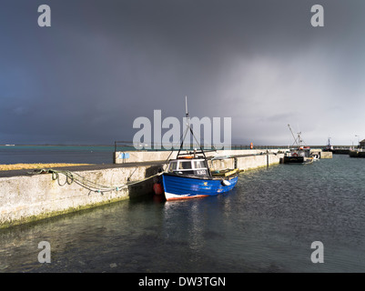 Dh Kettletoft Hafen SANDAY ORKNEY Gathering Storm Fischerbootshafen pier schottischen Himmel stürmischen Schottland Stockfoto