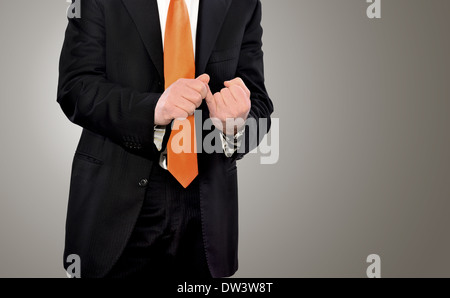 Geschäftsmann die erste Zahl an seiner Hand abzählen Stockfoto