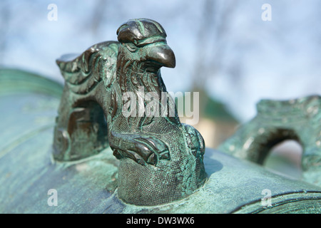 Der Greif auf die erfassten französische Kanone auf Borodino Feld Stockfoto