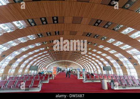 Paris Charles de Gaulle Flughafen, Terminal 2E, Frankreich. Terminal, entworfen von Paul Andreu, Stockfoto