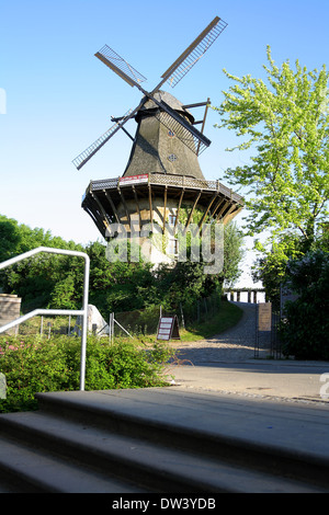 Große, historische Mühle im Park Sanssouci, Potsdam, Deutschland Stockfoto